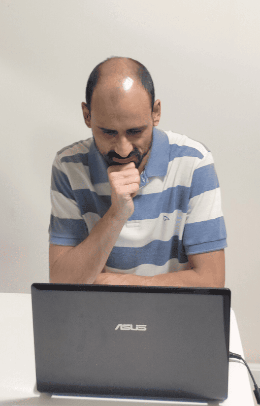 4 Marketplace Facebook Magnético Ailto rodrigues no computador penssando. (1)